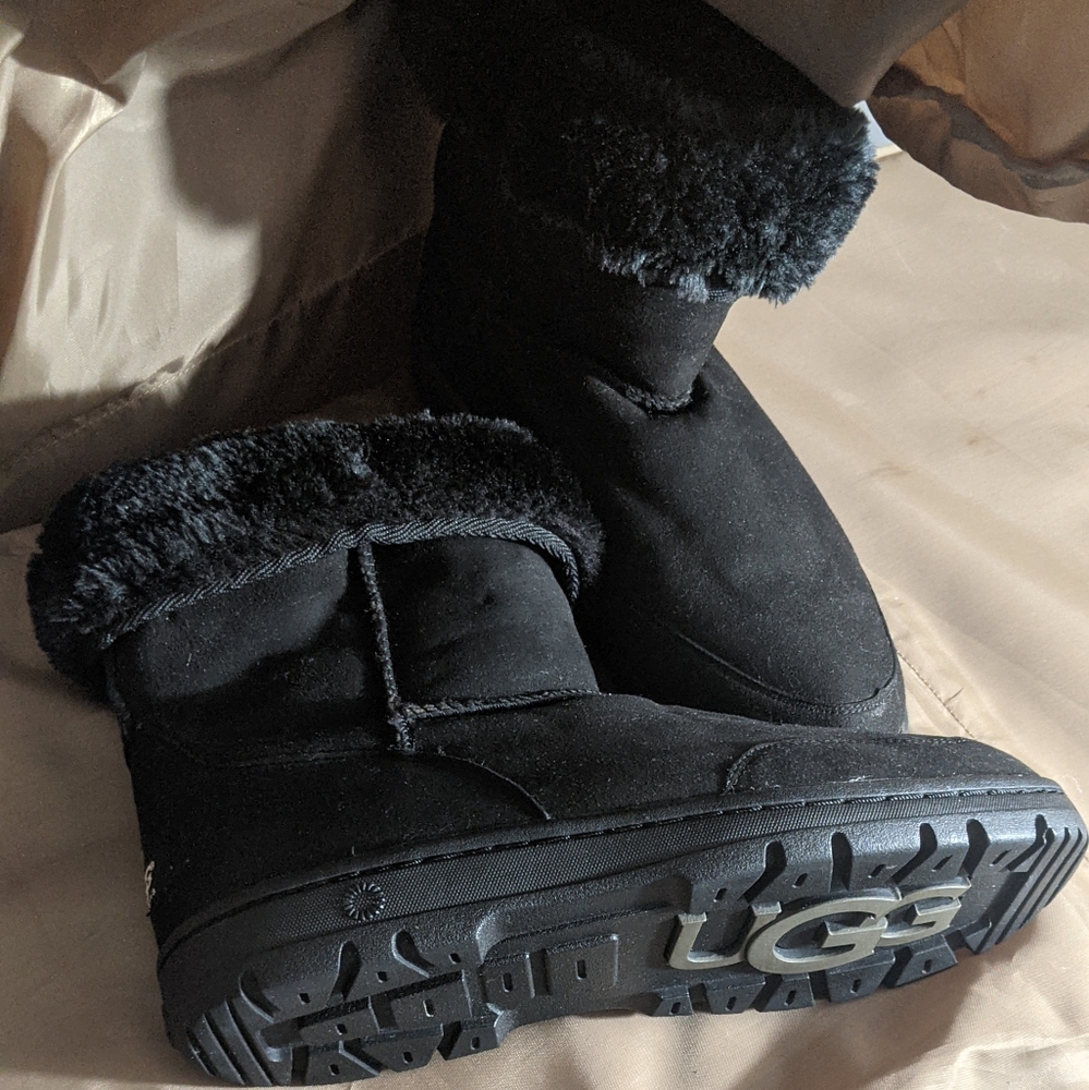 Women’s Black Ugg Boots Sporty Rubber Soles